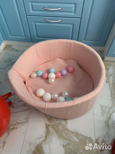 Сухой бассейн с шариками