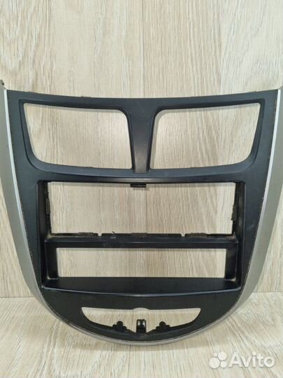 Накладка центральной консоли Hyundai Solaris 1