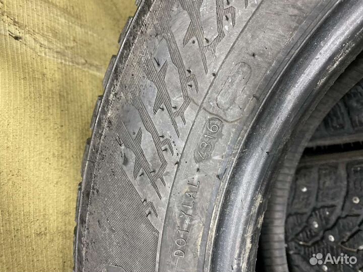 Nokian Tyres Hakkapeliitta 9 215/60 R16