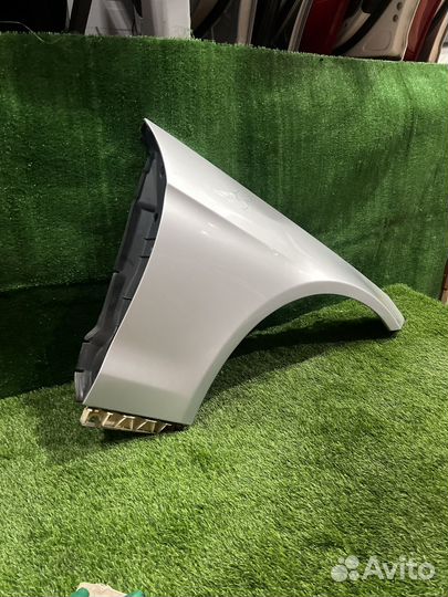 Переднее правое крыло на Mersedes w207 rest