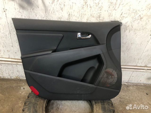 Обшивка двери передняя левая Kia Sportage 3