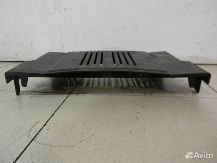 Крышка двигателя Мерседес