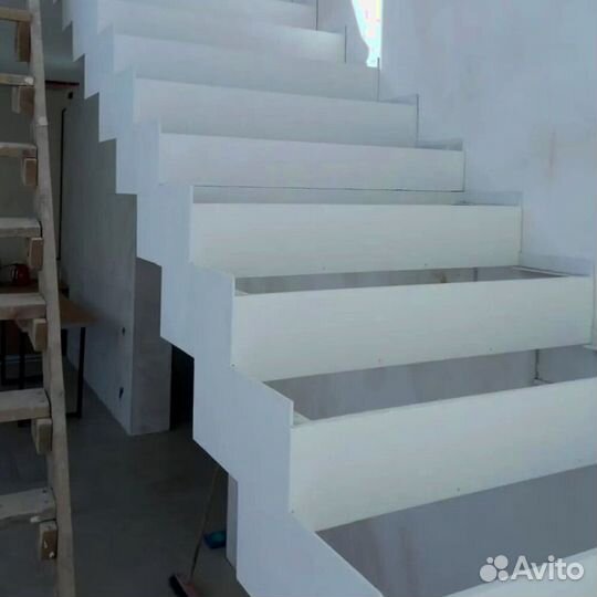 Лестничиный металлокаркас