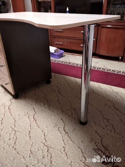 Стол маникюрный