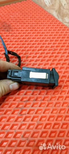 Кнопка бензобака Skoda Octavia Tour