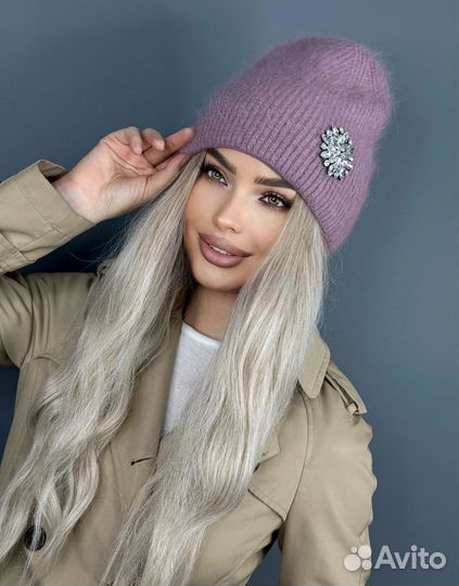 Шапка из ангоры с камушками