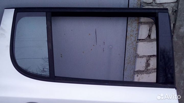 Уплотнитель и стекло Skoda Fabia 2