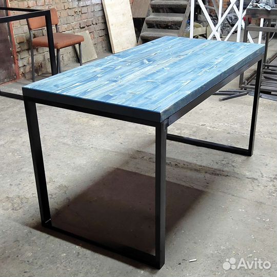 Компьютерный стол в стиле лофт