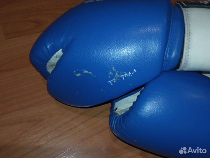Боксерские перчатки