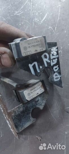 Датчик ускорения передний левый на Volkswagen Phae