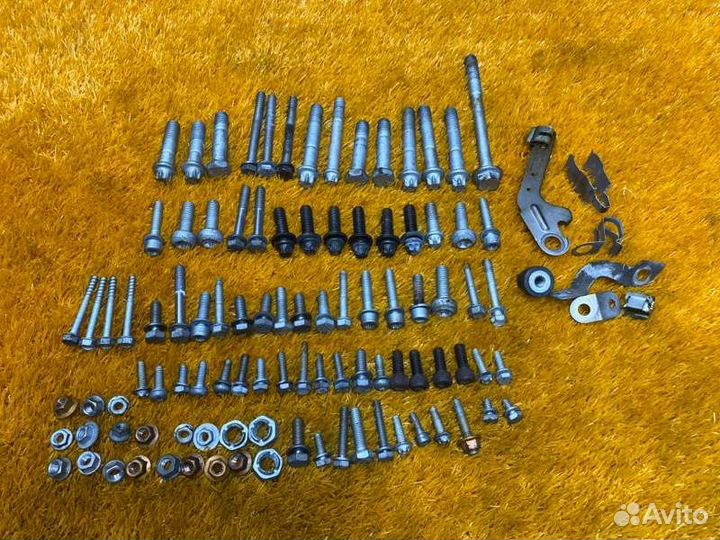 Болты и гайки двс Bmw 3-Series E90 N46B20B 2008