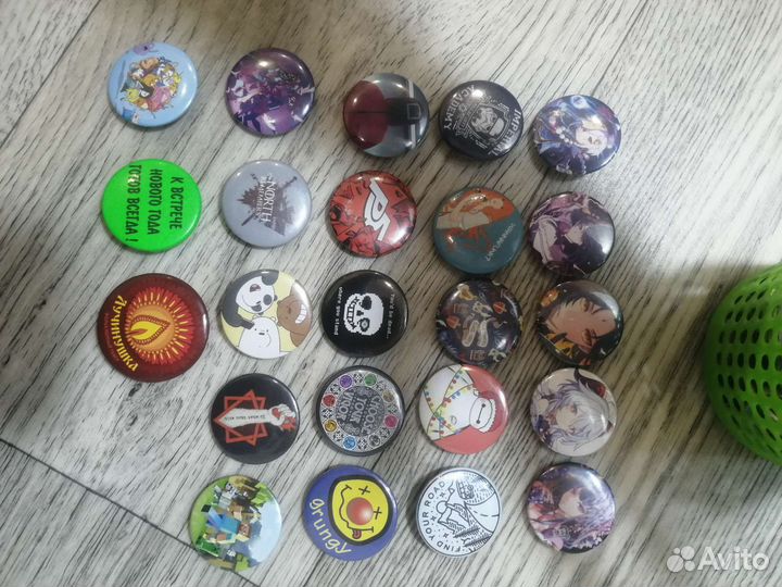 Значки и брелки