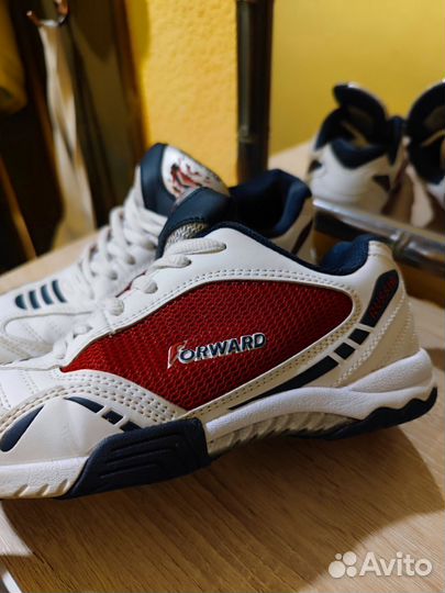 Кроссовки кожаные 37 женские