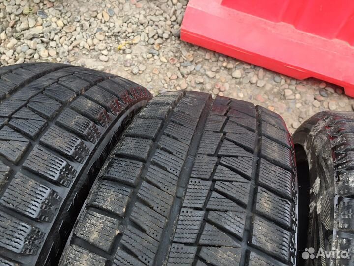 Bridgestone Blizzak Revo2 215/45 R17