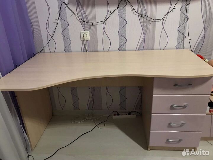 Письменный стол