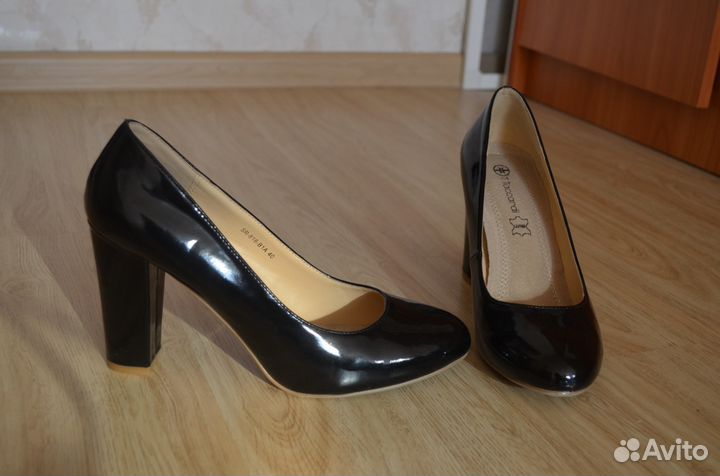 Туфли женские 40, чёрные лакированные