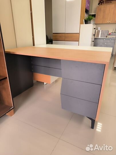 Стол письменный