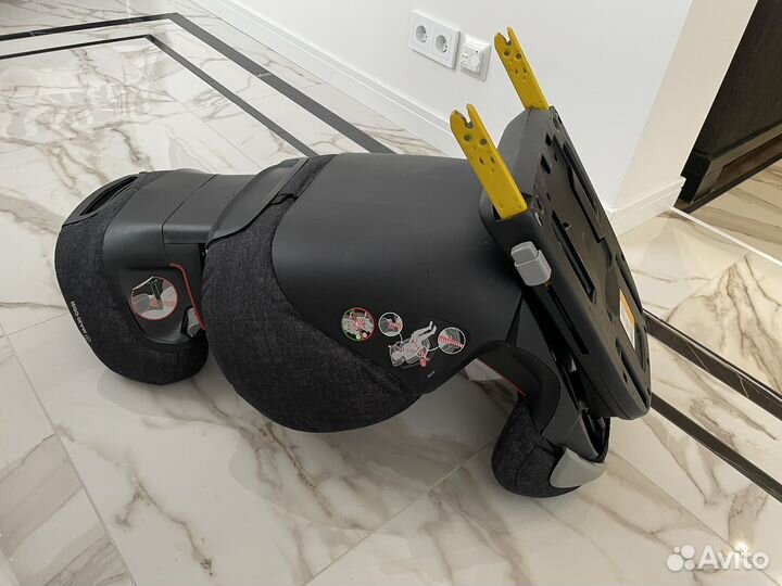 Автомобильное кресло maxi cosi