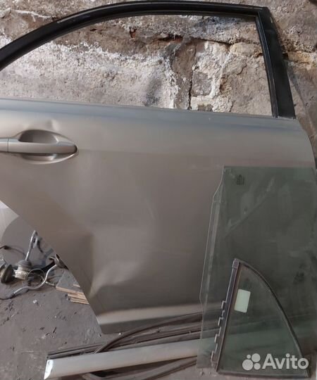 Дверь задняя правая Toyota avensis 2007г