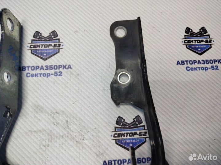 Петля капота Hyundai Tucson 1