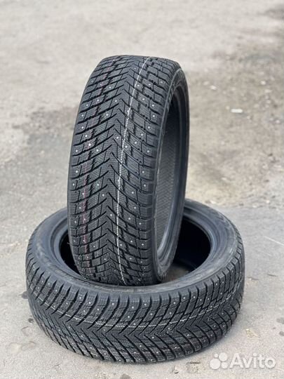 Zmax Winternova Stud II 275/40 R19 72U