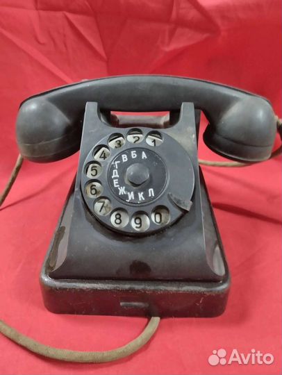 Старинный телефон