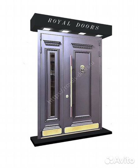 Входная уличная дверь в загородный дом