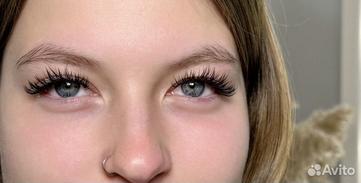 Наращивание ресниц и оформление бровей