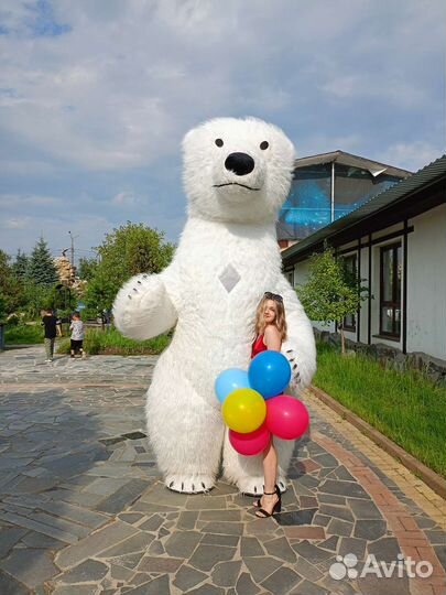 Белый мишка на праздник