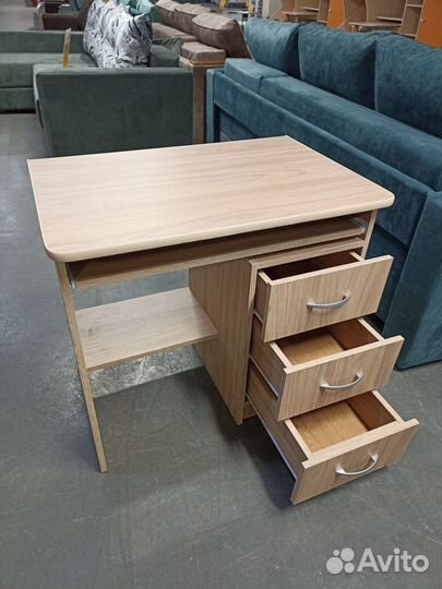 Письменный стол для школьника