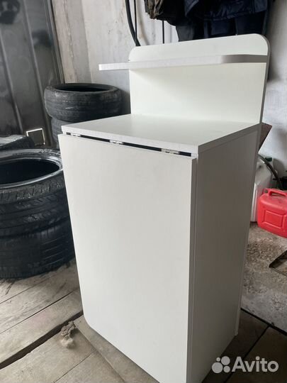 Маникюрный стол