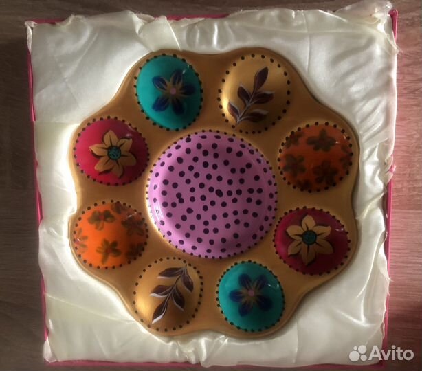 Фарфоровая тарелка