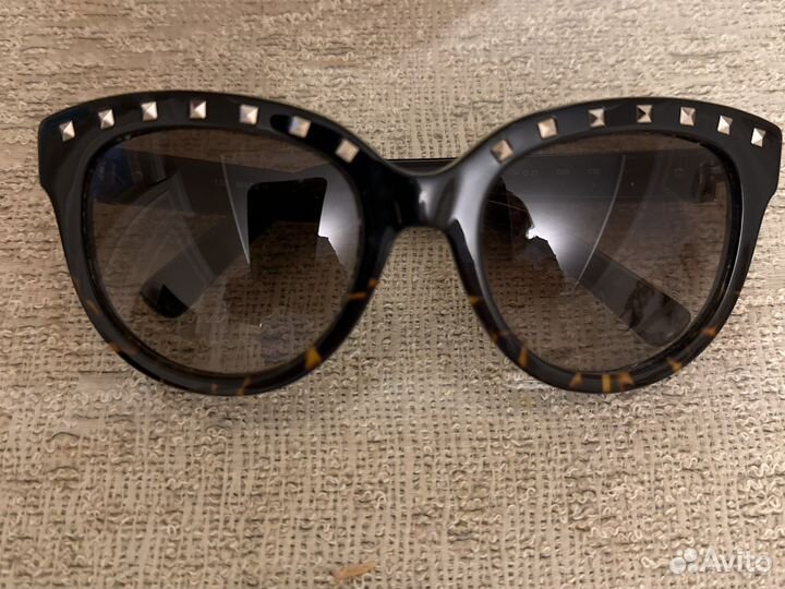 Солнцезащитные очки женские valentino