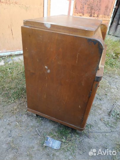 Радиола Рекорд - 60 с тумбой