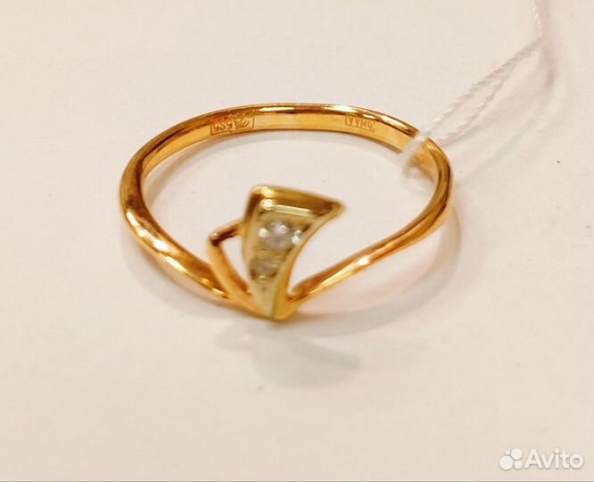 Золотое кольцо с бриллиантом (22110)