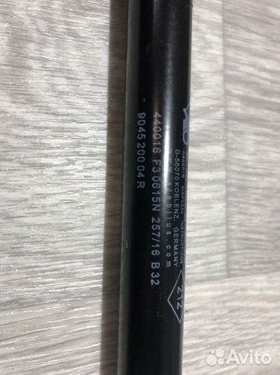 Амортизаторы крышки багажника Nissan Terrano 3 D10