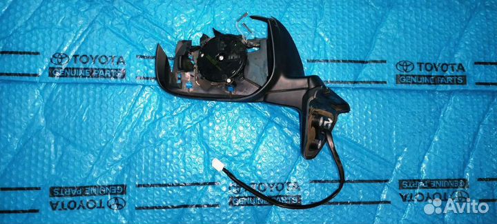 Тойота Аурис Корпус зеркала левый 2006-2008