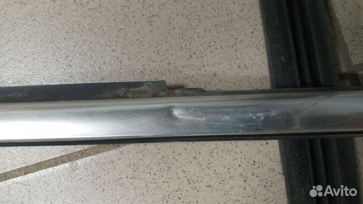 Молдинг стекла передний правый Volkswagen Tiguan