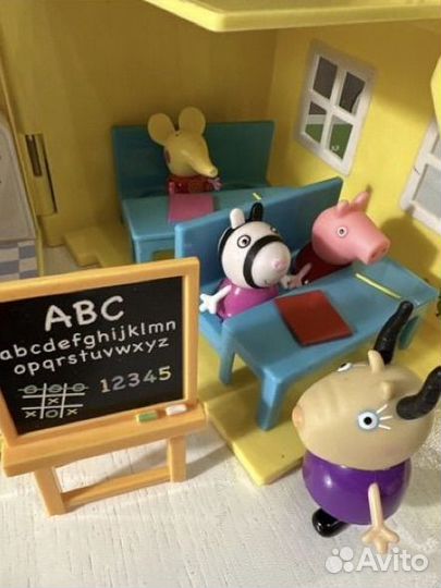 Замок Эльзы, дом свинки Пеппы