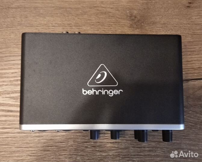 Аудиоинтерфейс Behringer UMC204HD