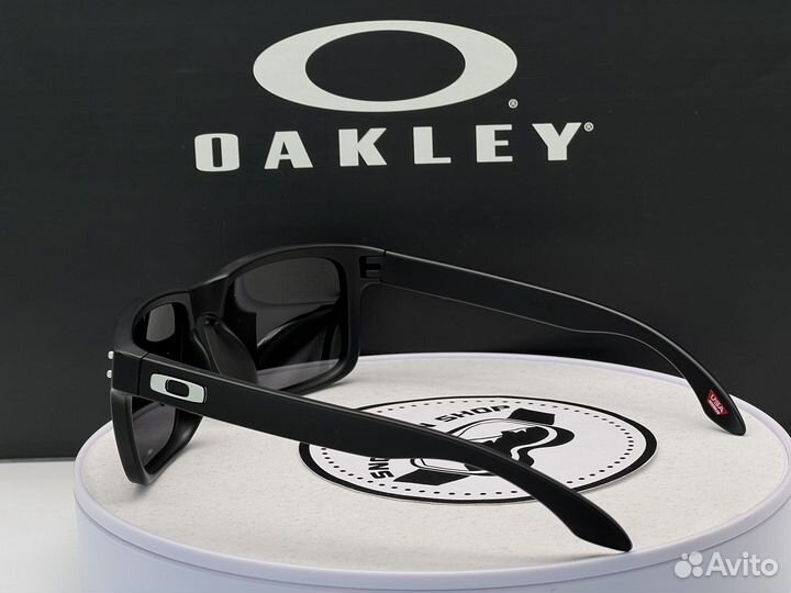 Солнцезащитные очки Oakley Holbrook Prizm Grey