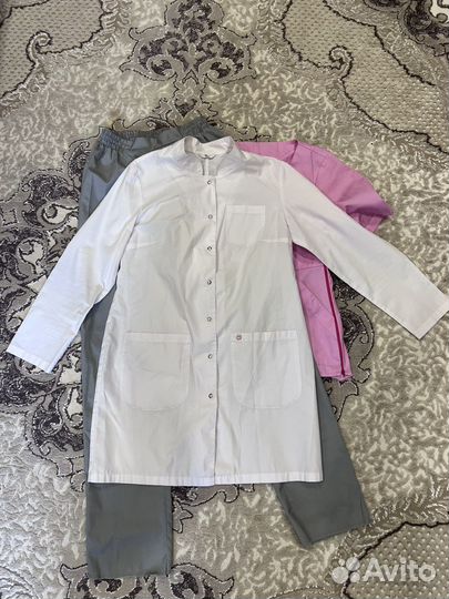 Медицинский костюм с халатом