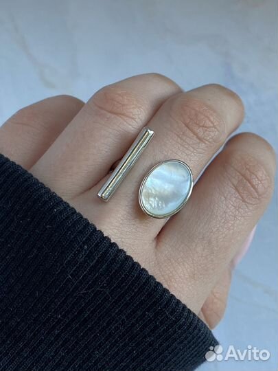 Кольцо серебряное с перламутром Poison drop