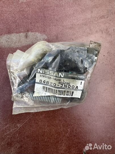 Петля замка багажника Nissan Teana J32