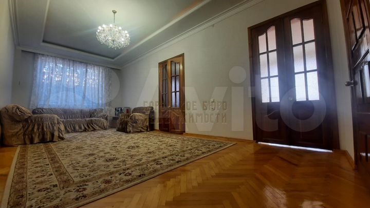 Дом 290 м² на участке 6,5 сот.