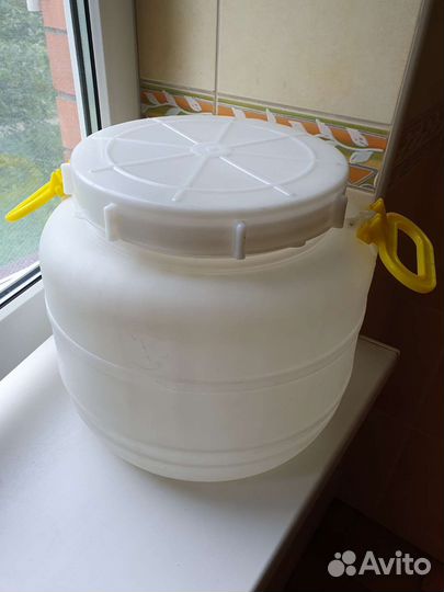 Емкость пластиковая (бочка, бак, фляга), 25л