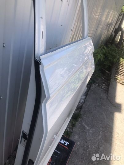 Задняя дверь на volkswagen tiguan