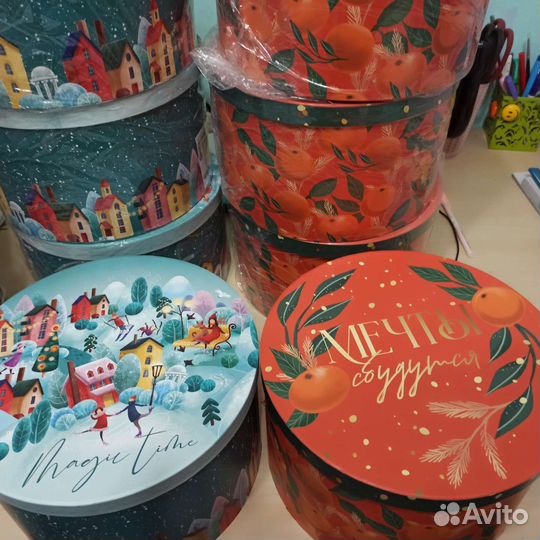 Коробка подарочная круглая новогодняя