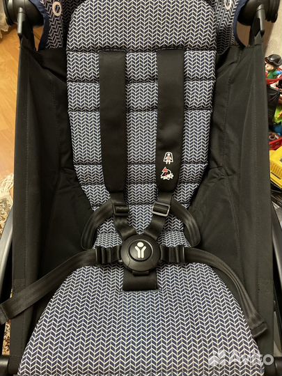 Прогулочная коляска Babyzen yoyo² черное шасси