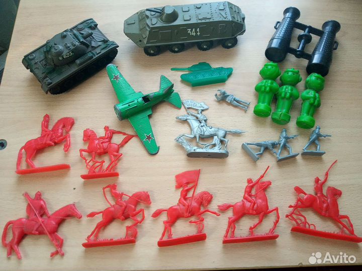 Игрушки военная техника, пистолет, воины из СССР